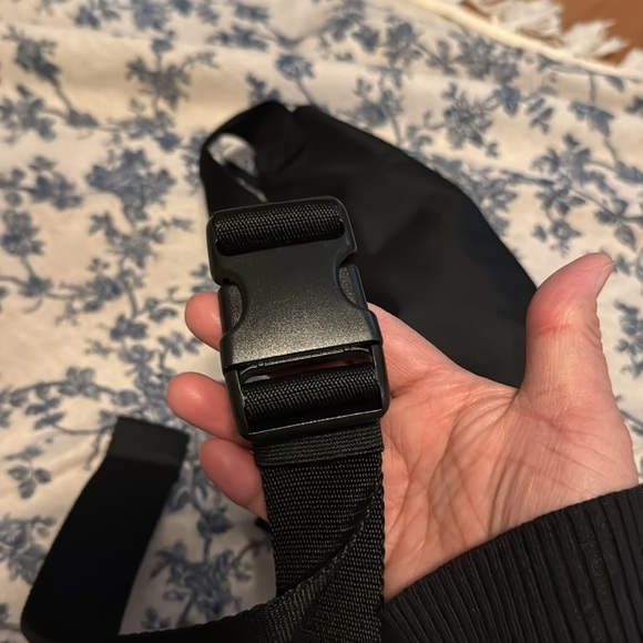 Nike Black and Gold Waist Bag - Picture 4 of 6